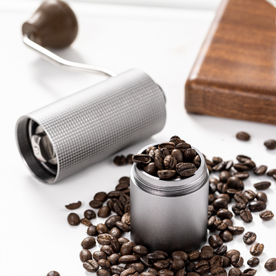 สแตนเลสโลหะ Conical Burr คู่มือเครื่องบดเมล็ดกาแฟเชิงพาณิชย์แบบพกพาล้างทำความสะอาดได้มือหมุน