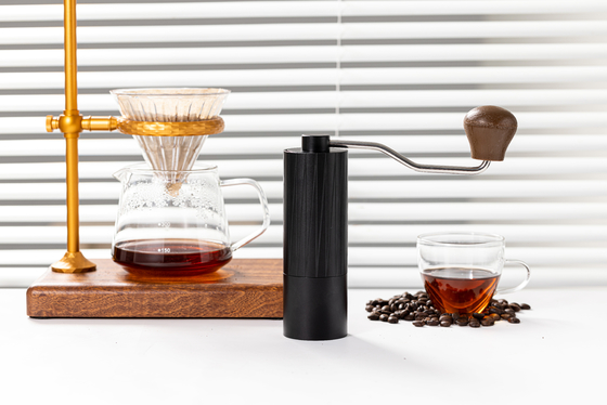 เครื่องบดกาแฟกลางแจ้งแบบปรับได้พร้อมที่จับอลูมิเนียม Beechwood