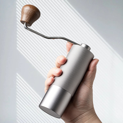 เครื่องบดกาแฟมือหมุนขนาดเล็กพกพาขนาดเล็กใช้ในบ้านสแตนเลส