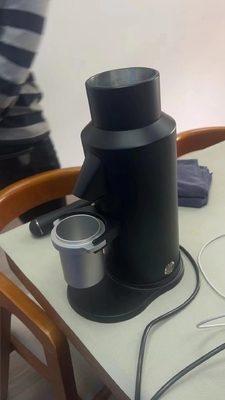 เครื่องบดกาแฟ 150W สังกะสีและสังกะสีอัลลูมิเนียม Burr สําหรับห้องทํางานโรงแรม